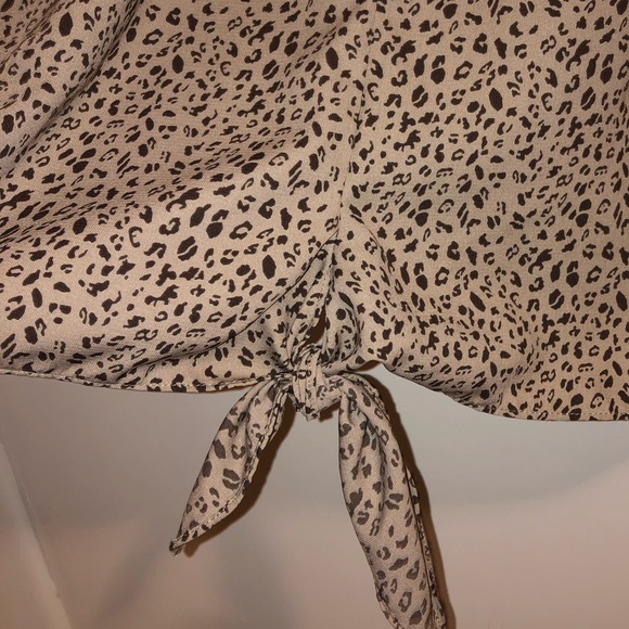 Knot-Front Tank - Picture 4 of 4